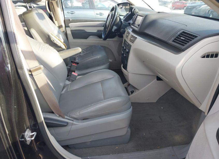 Photo 5 of 2012 Volkswagen Routan SE (VIN 2C4RVABG4CR391611)