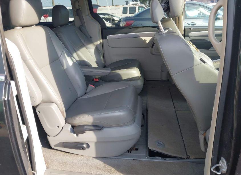 Photo 8 of 2012 Volkswagen Routan SE (VIN 2C4RVABG4CR391611)