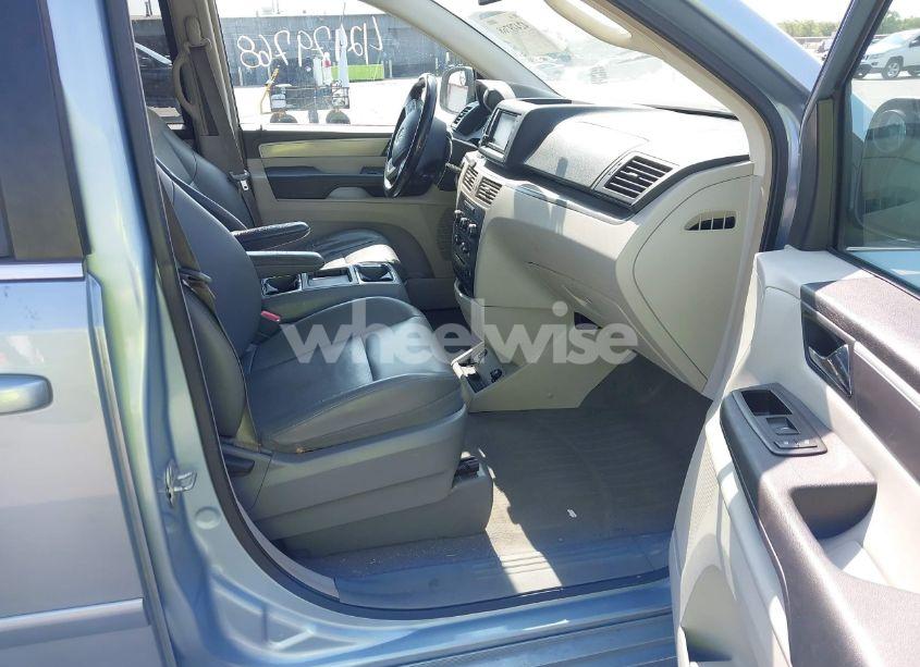 Photo 5 of 2012 Volkswagen Routan SE (VIN 2C4RVABG5CR309319)