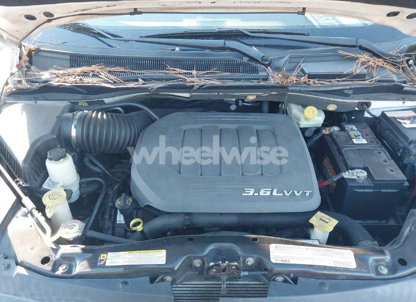 Photo 10 of 2012 Volkswagen Routan SE (VIN 2C4RVABG6CR194004)