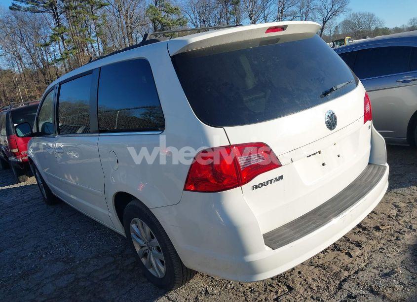 Photo 3 of 2012 Volkswagen Routan SE (VIN 2C4RVABG6CR194004)