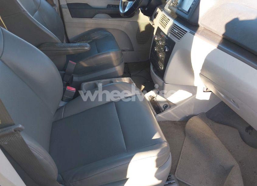 Photo 5 of 2012 Volkswagen Routan SE (VIN 2C4RVABG6CR194004)