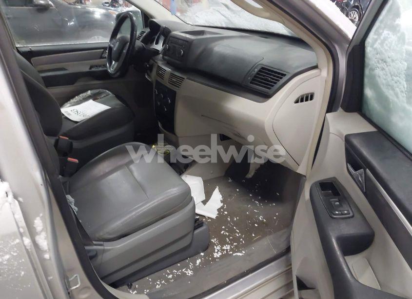 Photo 5 of 2012 Volkswagen Routan SE (VIN 2C4RVABG7CR293513)