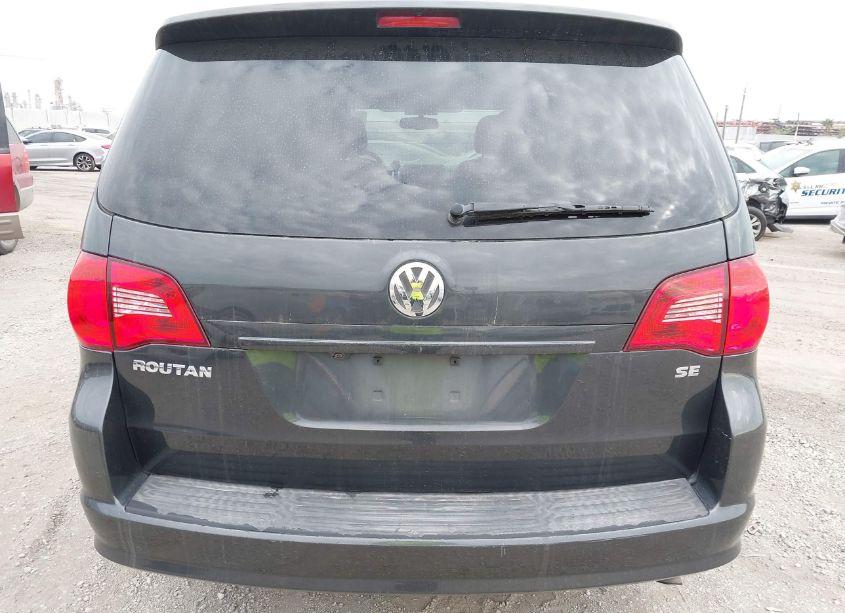 Photo 16 of 2012 Volkswagen Routan SE (VIN 2C4RVABG7CR392221)