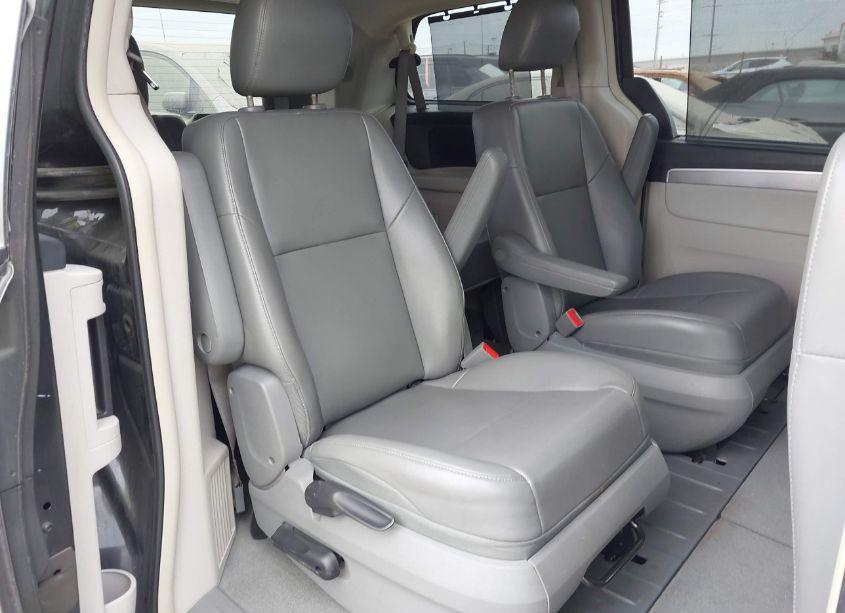 Photo 8 of 2012 Volkswagen Routan SE (VIN 2C4RVABG7CR392221)
