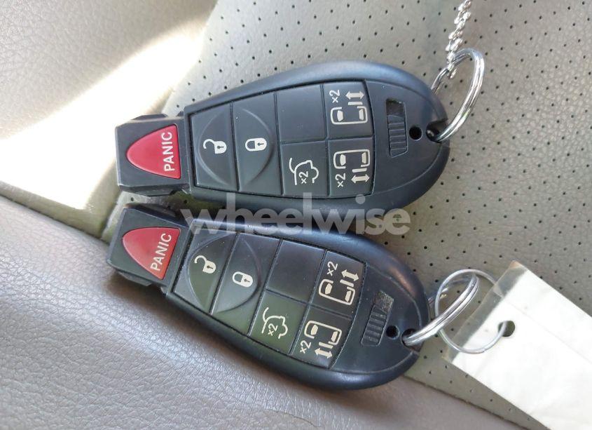 Photo 11 of 2012 Volkswagen Routan SE (VIN 2C4RVABG7CR393675)