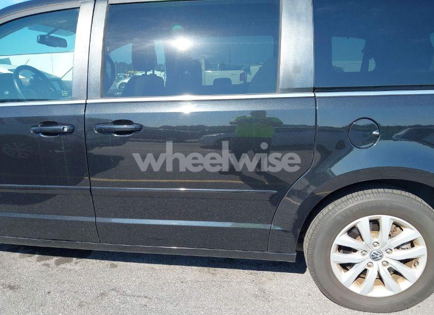 Photo 12 of 2012 Volkswagen Routan SE (VIN 2C4RVABG7CR393675)