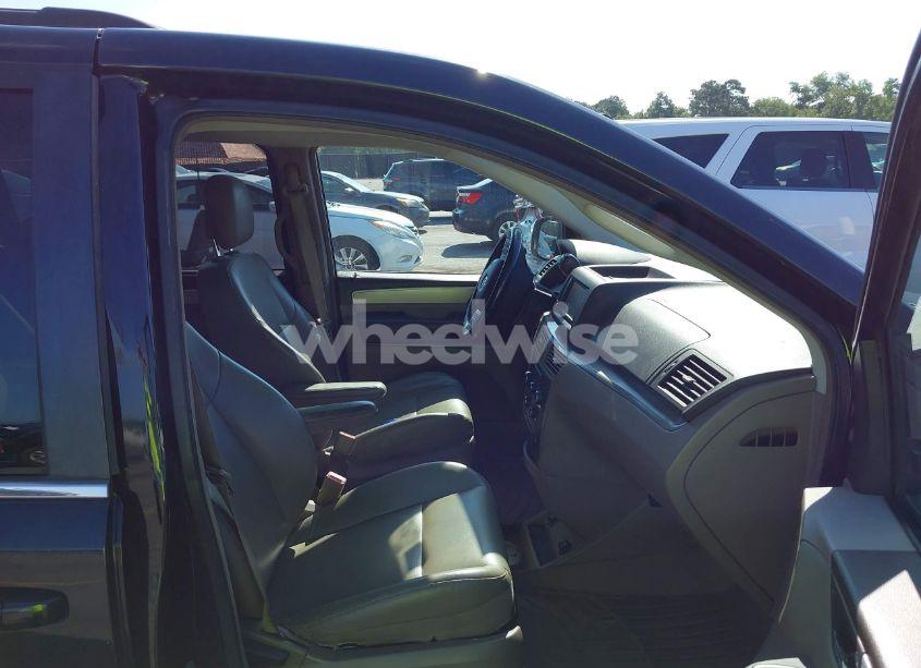 Photo 5 of 2012 Volkswagen Routan SE (VIN 2C4RVABG7CR393675)