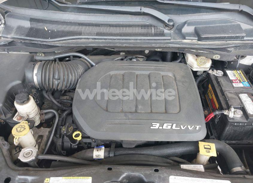 Photo 10 of 2012 Volkswagen Routan SE (VIN 2C4RVABG8CR152112)