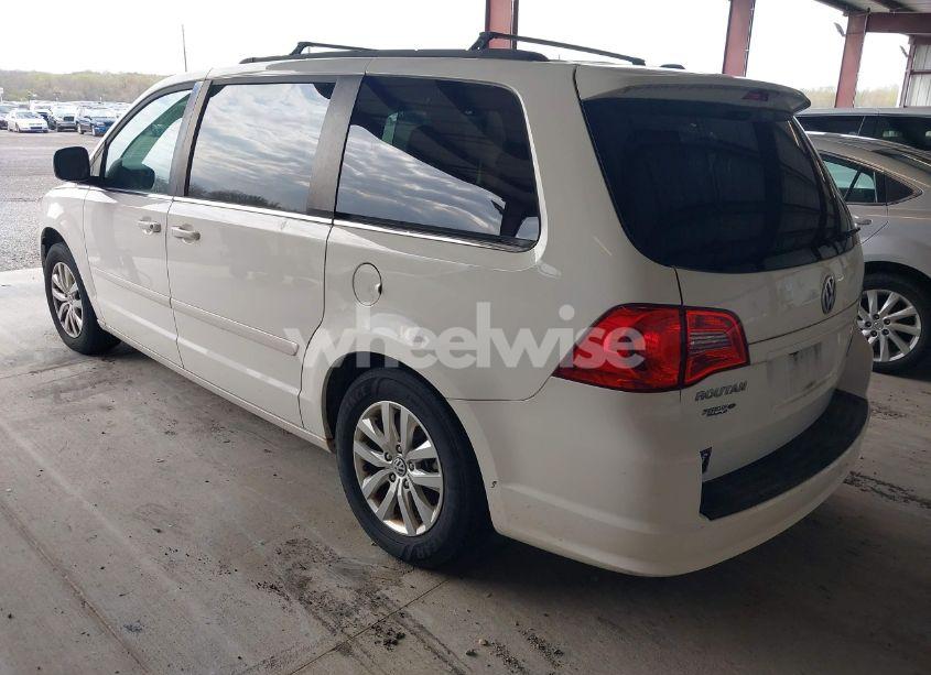 Photo 3 of 2012 Volkswagen Routan SE (VIN 2C4RVABG8CR152112)