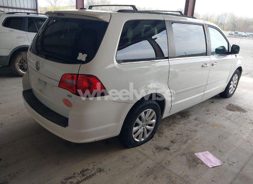 Photo 4 of 2012 Volkswagen Routan SE (VIN 2C4RVABG8CR152112)