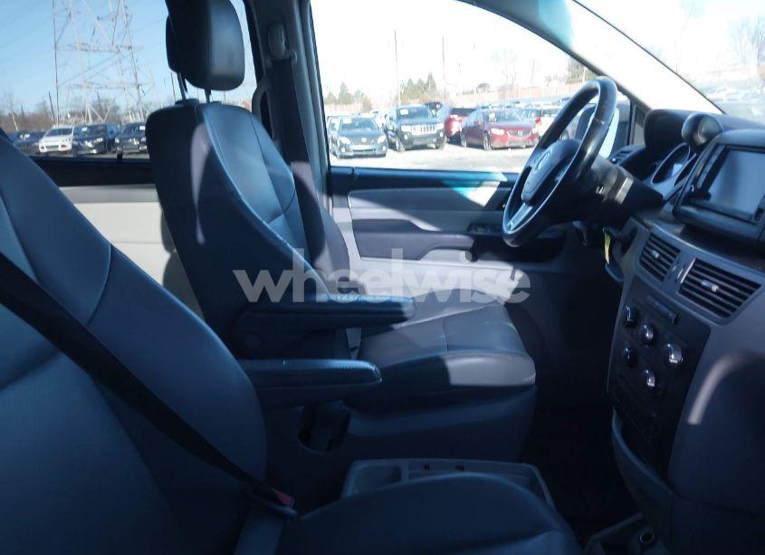Photo 5 of 2012 Volkswagen Routan SE (VIN 2C4RVABG8CR217704)
