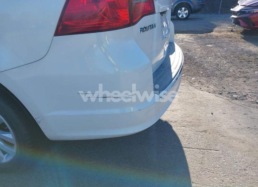 Photo 6 of 2012 Volkswagen Routan SE (VIN 2C4RVABG8CR217704)