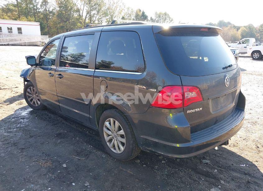 Photo 3 of 2012 Volkswagen Routan SE (VIN 2C4RVABG8CR293634)