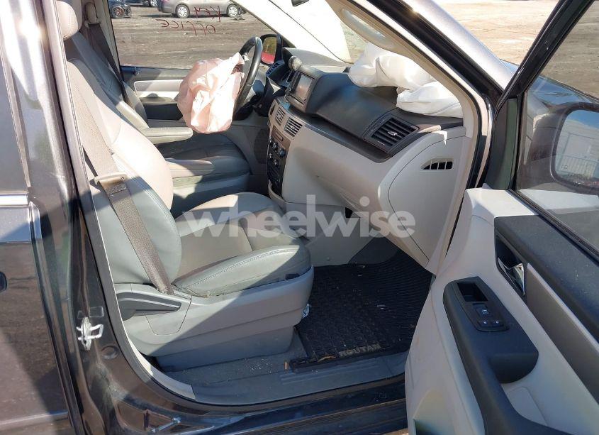 Photo 5 of 2012 Volkswagen Routan SE (VIN 2C4RVABG8CR293634)