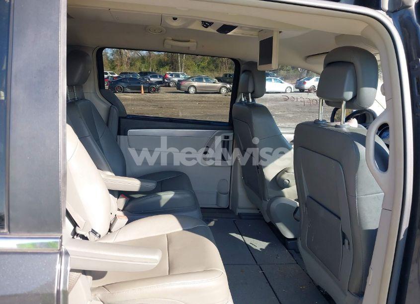 Photo 8 of 2012 Volkswagen Routan SE (VIN 2C4RVABG8CR293634)