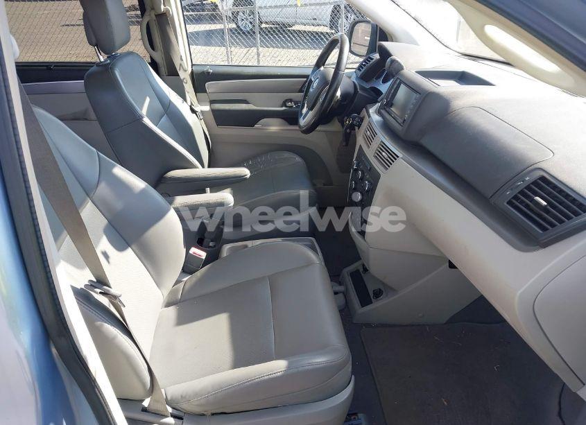 Photo 5 of 2012 Volkswagen Routan SE (VIN 2C4RVABG8CR309296)