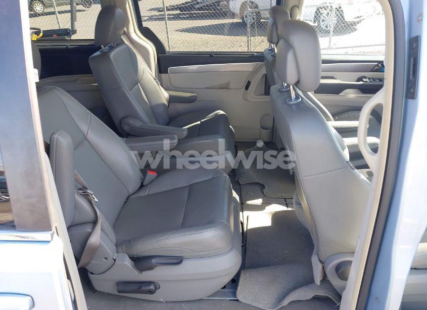 Photo 8 of 2012 Volkswagen Routan SE (VIN 2C4RVABG8CR309296)