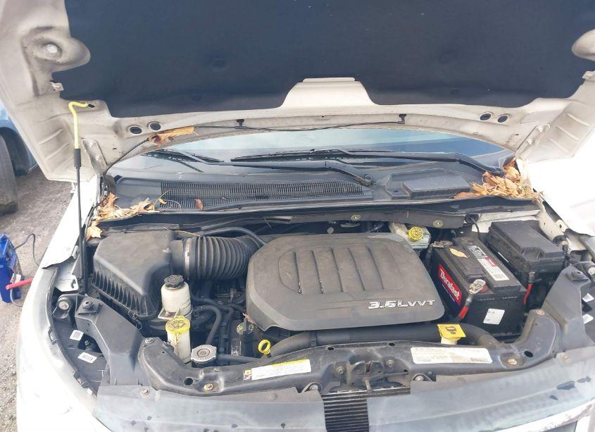 Photo 10 of 2012 Volkswagen Routan SE (VIN 2C4RVABGXCR391726)