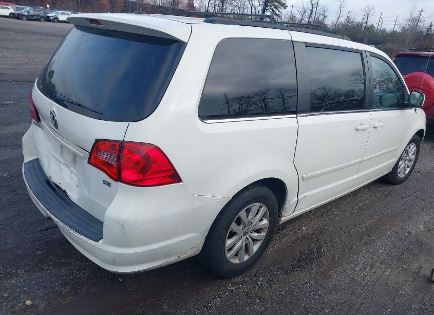 Photo 4 of 2012 Volkswagen Routan SE (VIN 2C4RVABGXCR391726)