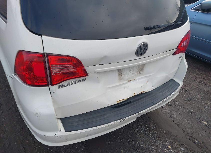 Photo 6 of 2012 Volkswagen Routan SE (VIN 2C4RVABGXCR391726)