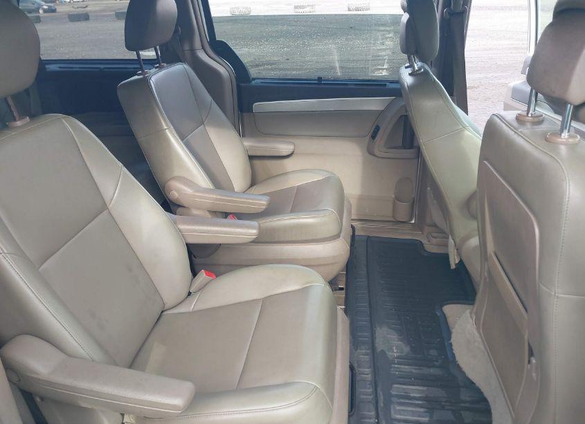 Photo 8 of 2012 Volkswagen Routan SE (VIN 2C4RVABGXCR391726)