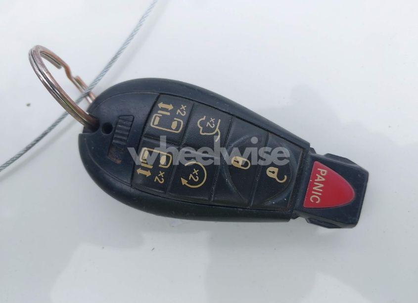 Photo 11 of 2012 Volkswagen Routan SEL (VIN 2C4RVACG0CR294372)