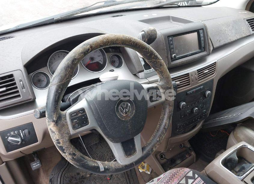 Photo 12 of 2012 Volkswagen Routan SEL (VIN 2C4RVACG0CR294372)