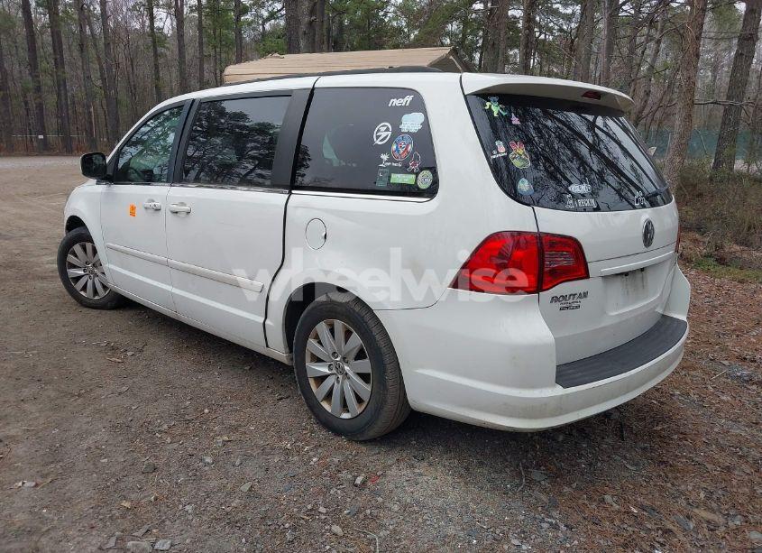 Photo 3 of 2012 Volkswagen Routan SEL (VIN 2C4RVACG0CR294372)