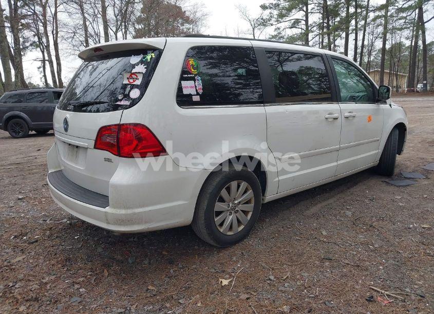 Photo 4 of 2012 Volkswagen Routan SEL (VIN 2C4RVACG0CR294372)