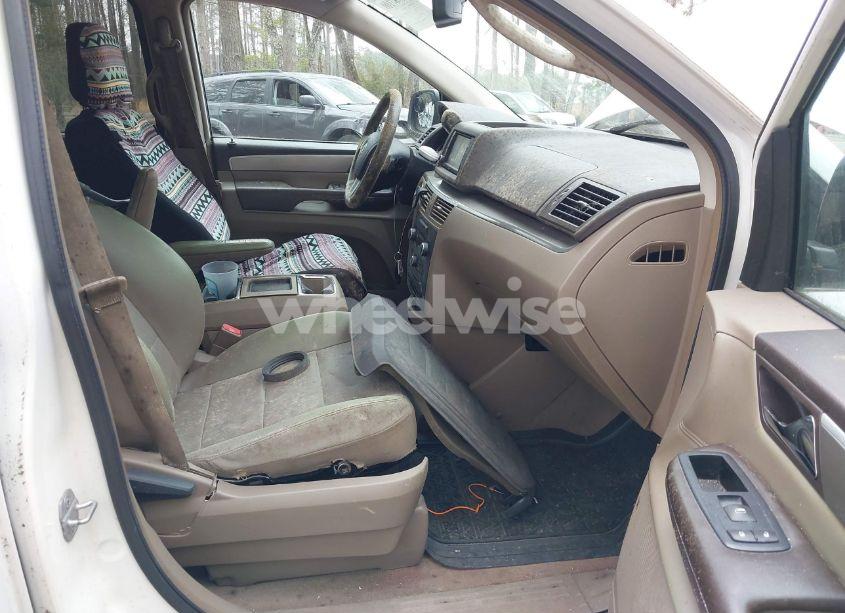 Photo 5 of 2012 Volkswagen Routan SEL (VIN 2C4RVACG0CR294372)