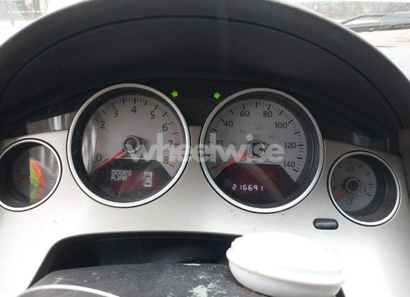 Photo 7 of 2012 Volkswagen Routan SEL (VIN 2C4RVACG0CR294372)