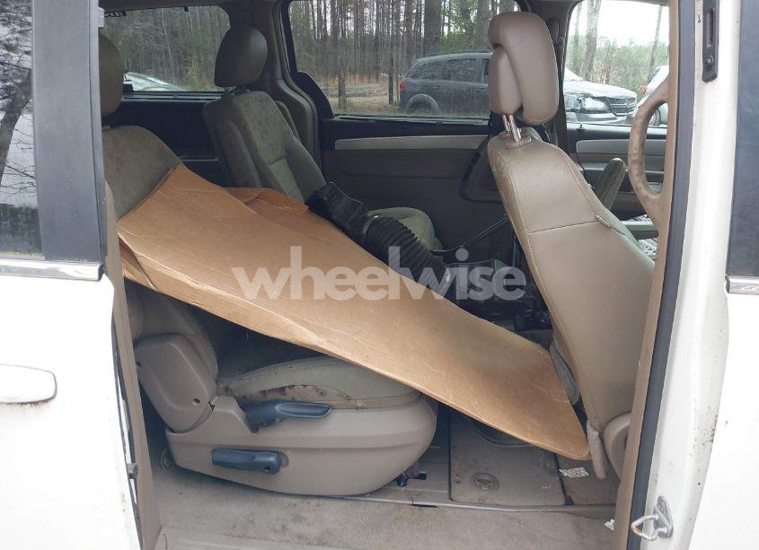 Photo 8 of 2012 Volkswagen Routan SEL (VIN 2C4RVACG0CR294372)