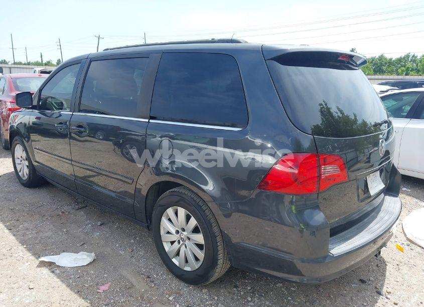 Photo 3 of 2012 Volkswagen Routan SEL (VIN 2C4RVACG1CR354367)