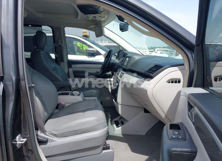 Photo 5 of 2012 Volkswagen Routan SEL (VIN 2C4RVACG1CR354367)