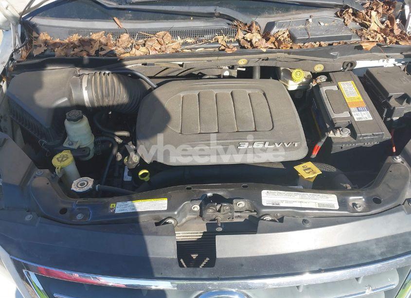 Photo 10 of 2012 Volkswagen Routan SEL (VIN 2C4RVACG5CR294111)