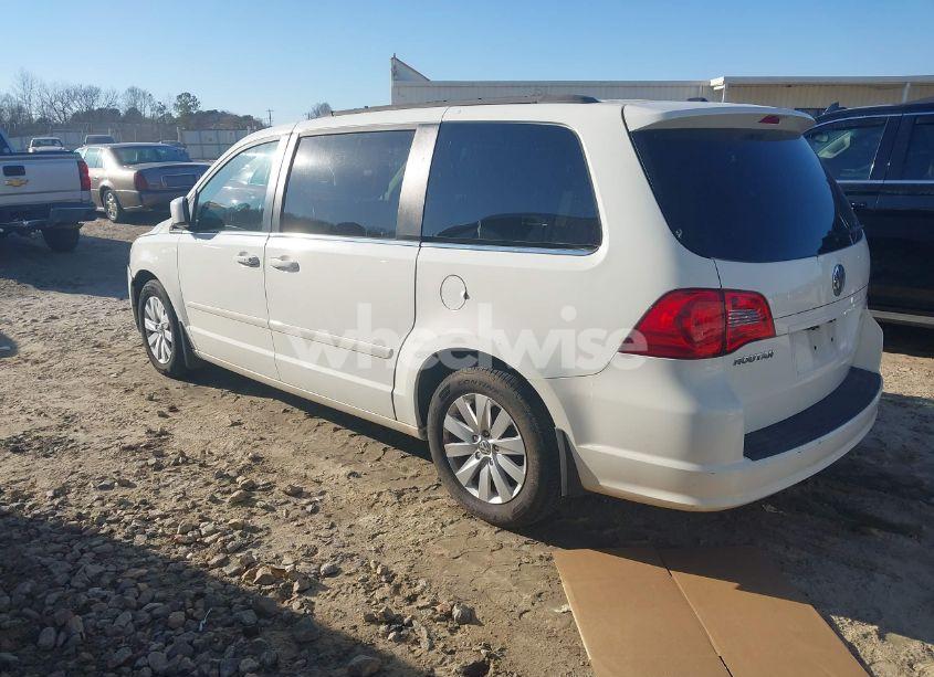 Photo 3 of 2012 Volkswagen Routan SEL (VIN 2C4RVACG5CR294111)