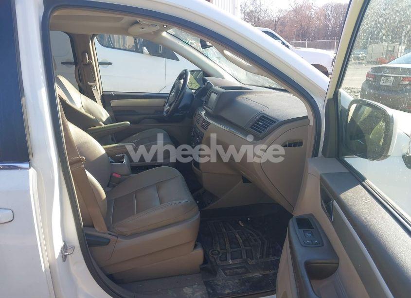 Photo 5 of 2012 Volkswagen Routan SEL (VIN 2C4RVACG5CR294111)