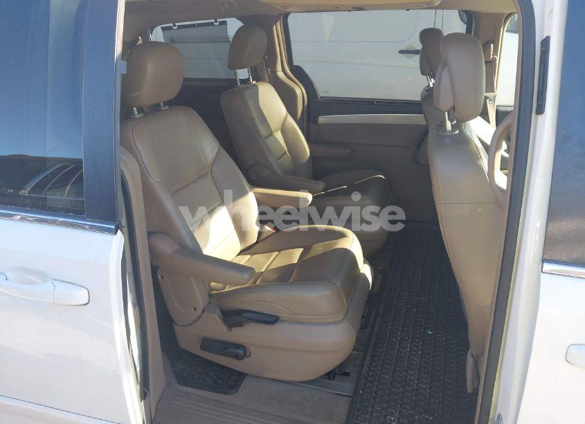 Photo 8 of 2012 Volkswagen Routan SEL (VIN 2C4RVACG5CR294111)