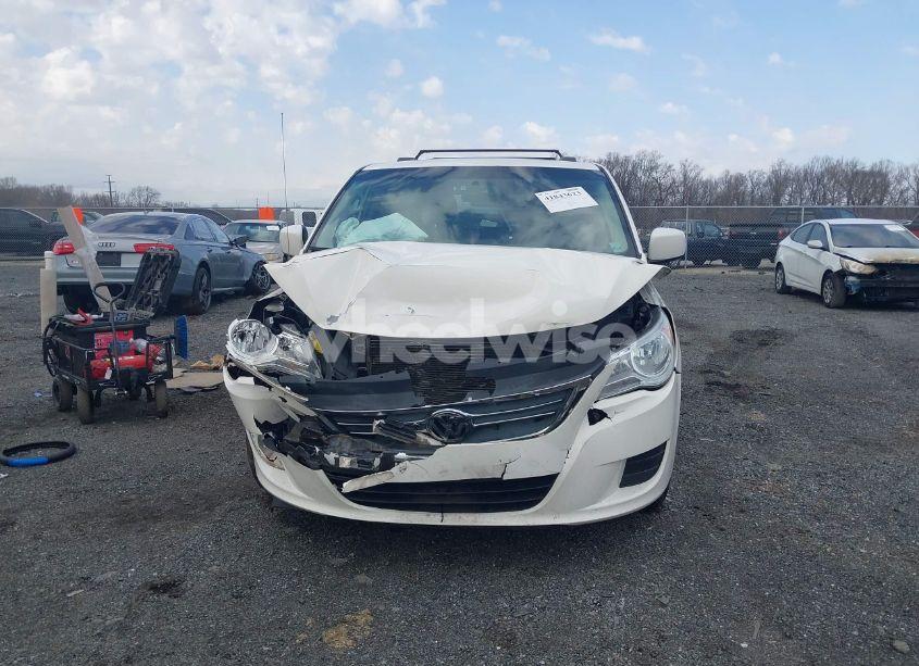 Photo 12 of 2012 Volkswagen Routan SEL (VIN 2C4RVACG6CR391267)