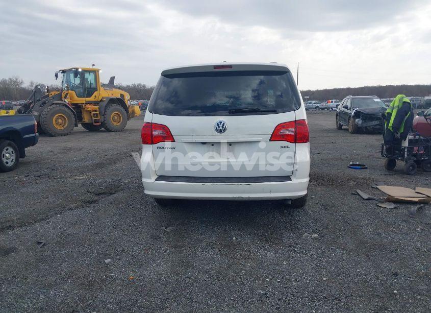 Photo 16 of 2012 Volkswagen Routan SEL (VIN 2C4RVACG6CR391267)