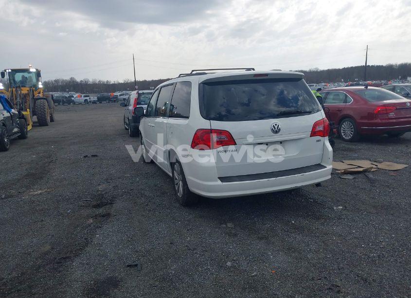 Photo 3 of 2012 Volkswagen Routan SEL (VIN 2C4RVACG6CR391267)