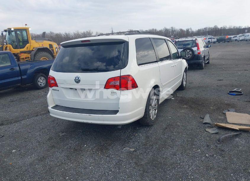 Photo 4 of 2012 Volkswagen Routan SEL (VIN 2C4RVACG6CR391267)