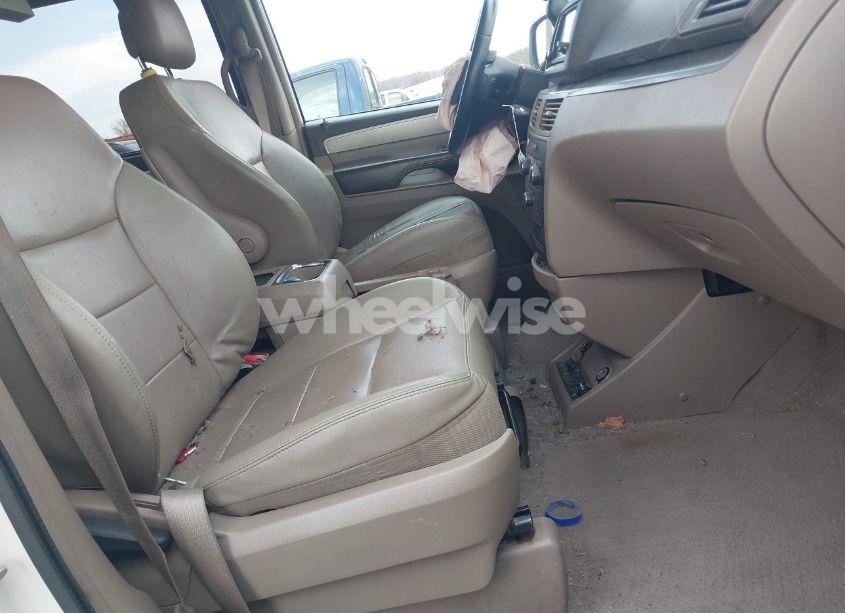 Photo 5 of 2012 Volkswagen Routan SEL (VIN 2C4RVACG6CR391267)