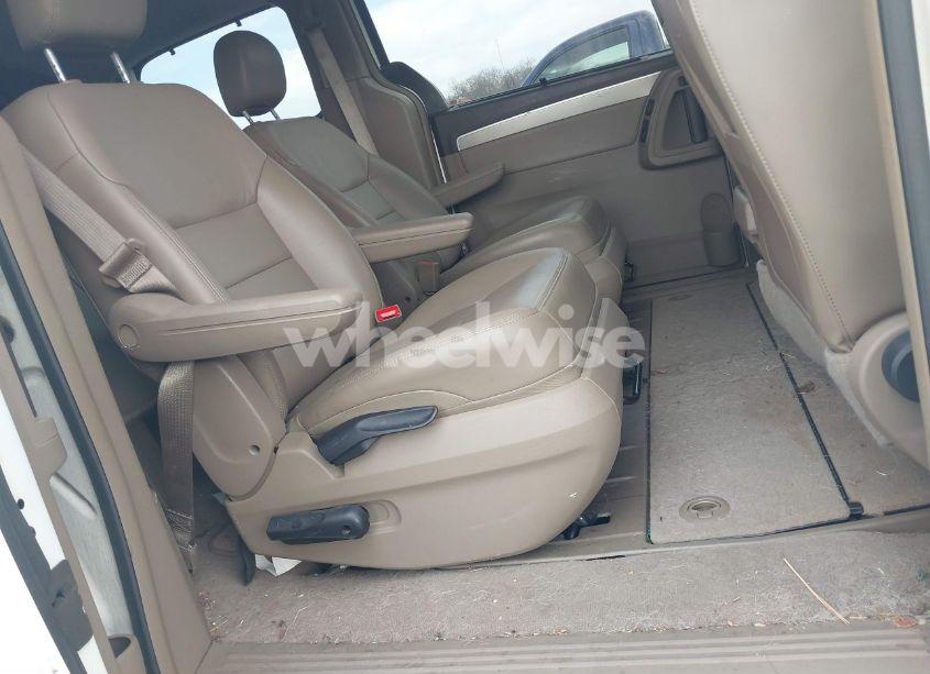 Photo 8 of 2012 Volkswagen Routan SEL (VIN 2C4RVACG6CR391267)