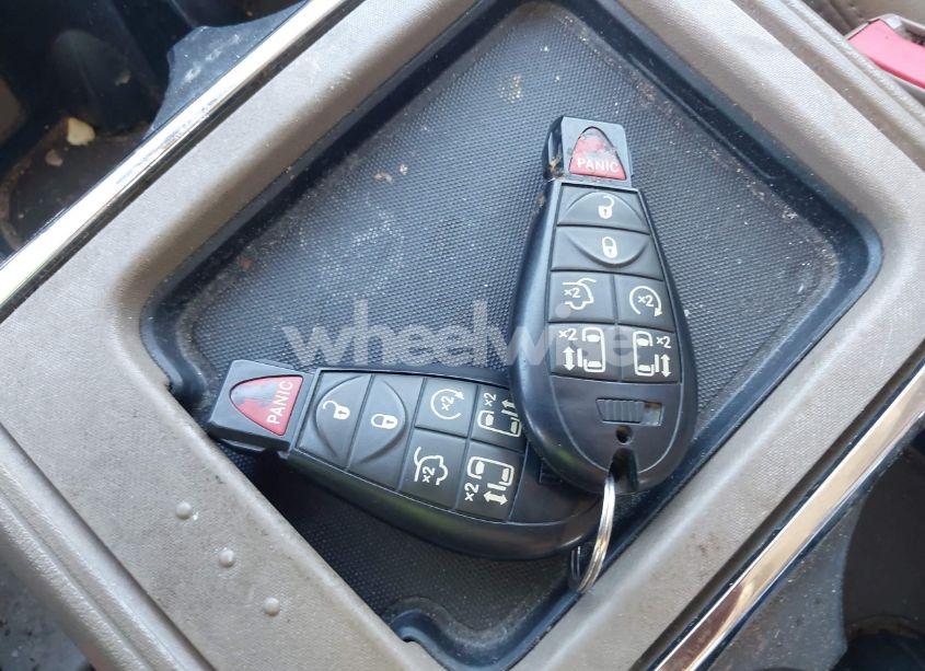 Photo 11 of 2012 Volkswagen Routan SEL (VIN 2C4RVACG6CR391575)