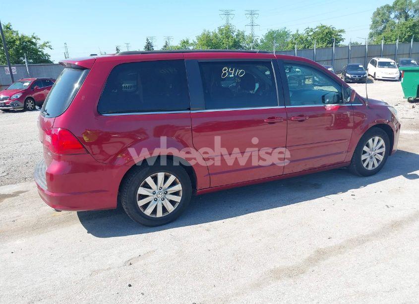 Photo 4 of 2012 Volkswagen Routan SEL (VIN 2C4RVACG6CR391575)