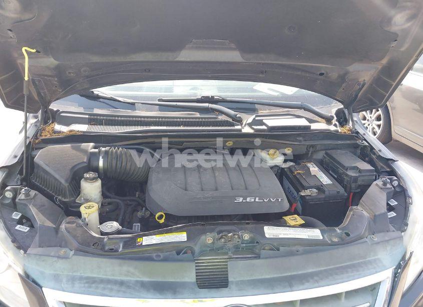 Photo 10 of 2012 Volkswagen Routan SEL (VIN 2C4RVACG7CR321261)