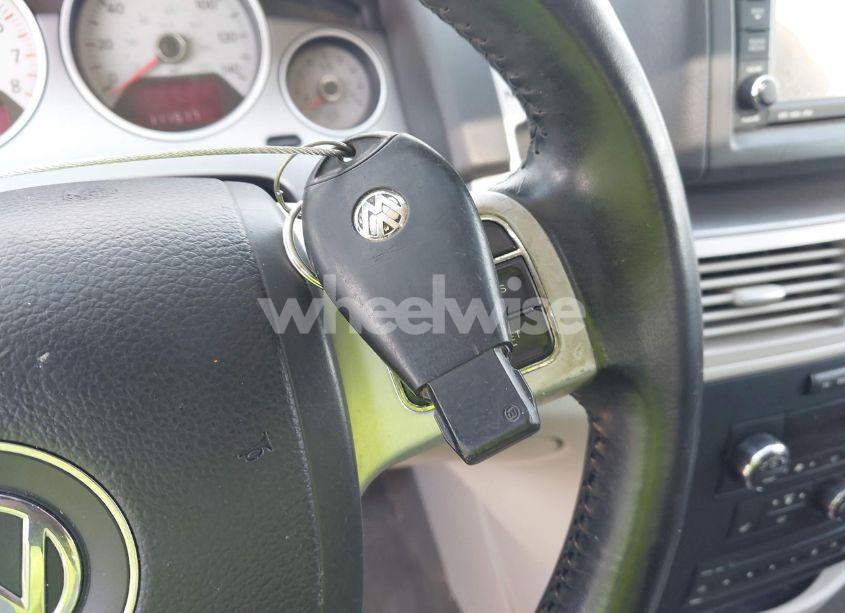 Photo 11 of 2012 Volkswagen Routan SEL (VIN 2C4RVACG7CR321261)