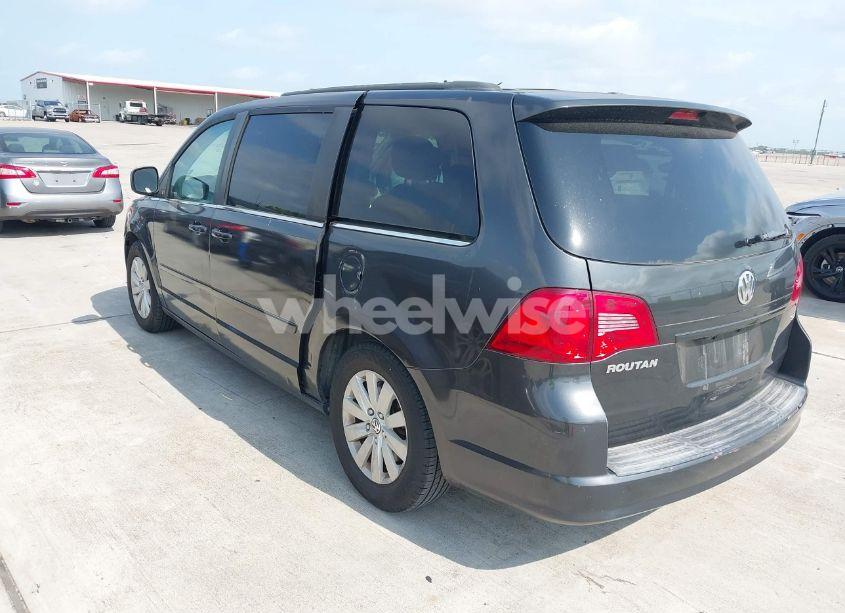 Photo 3 of 2012 Volkswagen Routan SEL (VIN 2C4RVACG7CR321261)